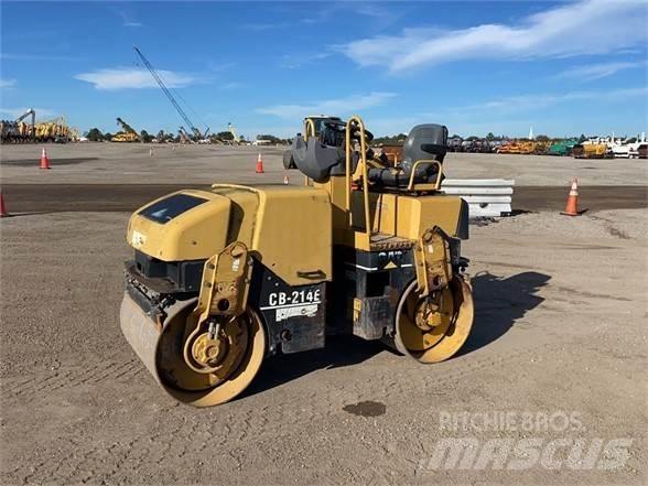 CAT CB-214E Грунтові котки