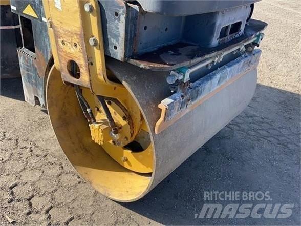 CAT CB-214E Грунтові котки
