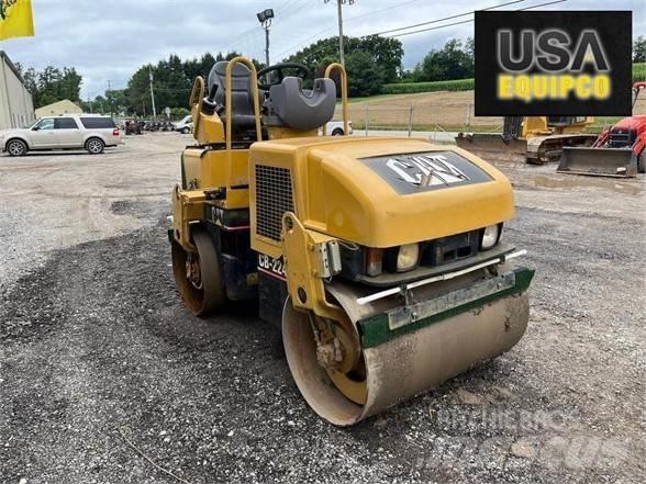 CAT CB-224E Грунтові котки