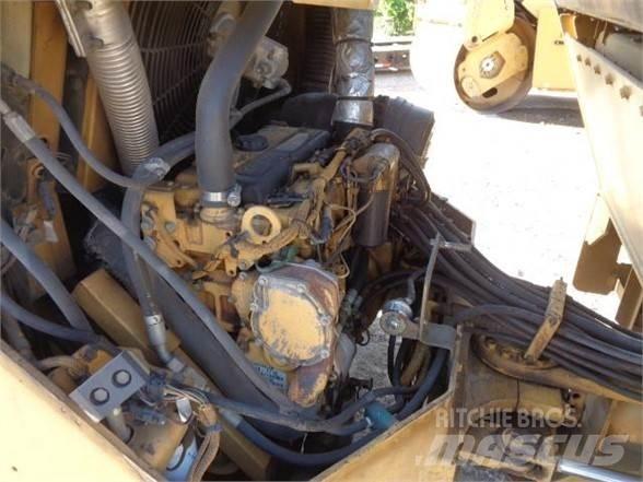 CAT CB-534D Грунтові котки
