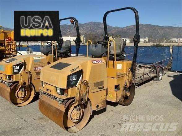 CAT CB22 Грунтові котки
