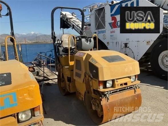 CAT CB22 Грунтові котки
