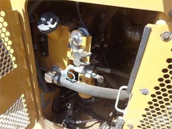 CAT CB64B Грунтові котки