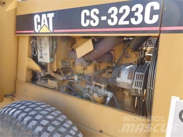 CAT CS-323C Грунтові котки