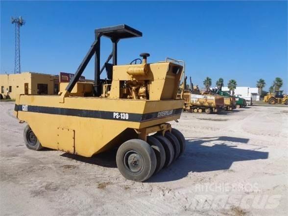 CAT PS-130 Пневматичні катки