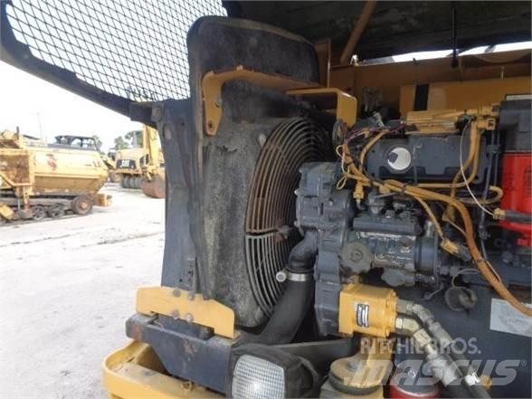 CAT PS-150C Пневматичні катки