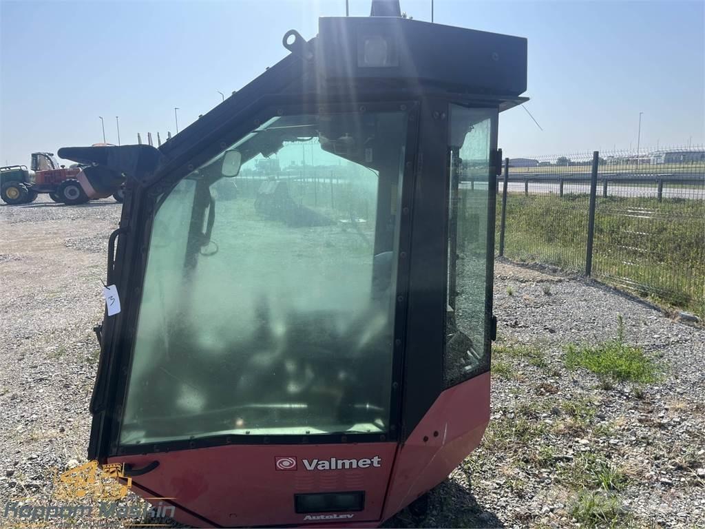 Valmet 911.1 Кабіна