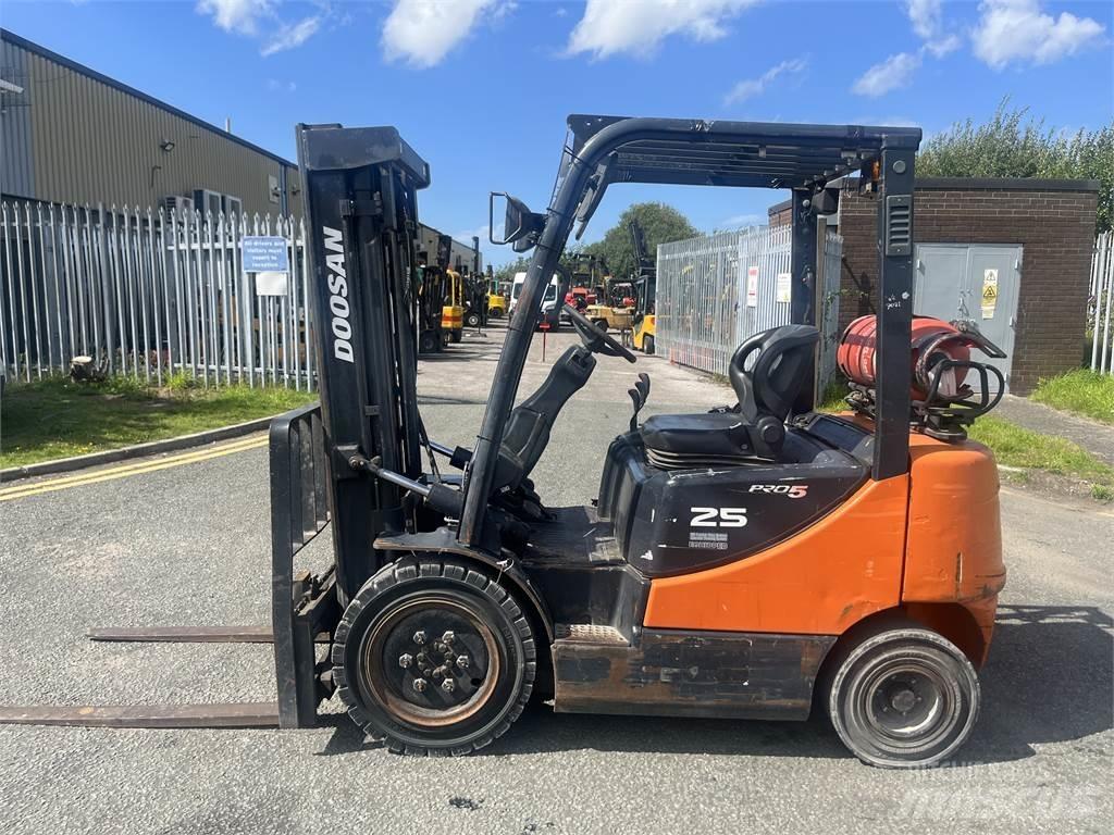Doosan G25P-5 Газові навантажувачі
