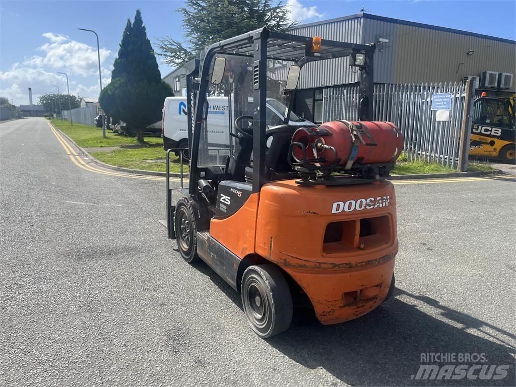 Doosan G25P-5 Газові навантажувачі