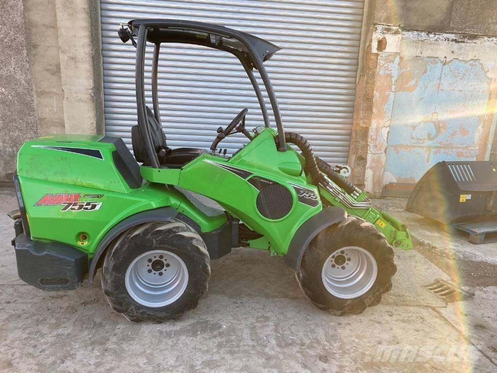 Avant 755 i Фронтальні навантажувачі