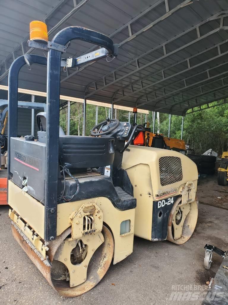 Ingersoll Rand DD 24 Котки тротуарні