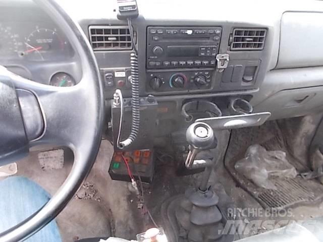 Ford 750 XLT Вантажівки / спеціальні