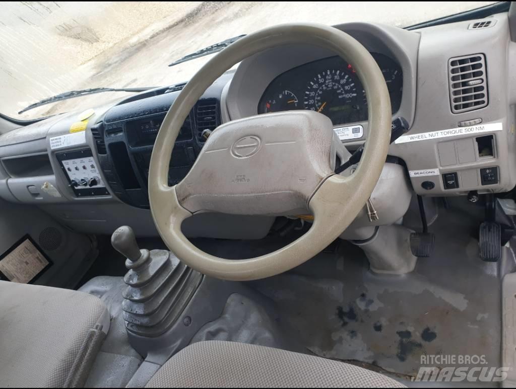 Hino 300 Вантажівки / спеціальні