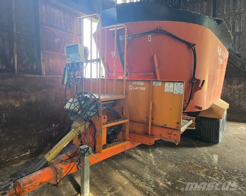 Valmetal V-Mix 700 Завантажувачі змішувальних машин