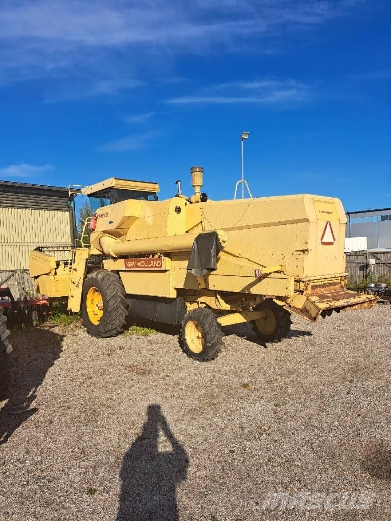 New Holland 8030 H Зернозбиральні комбайни
