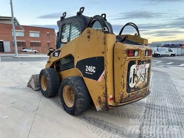 CAT 246 C Міні-навантажувачі