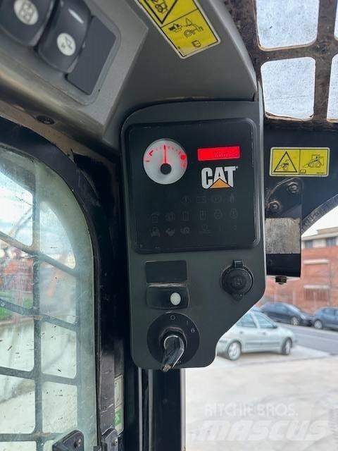 CAT 246 C Міні-навантажувачі