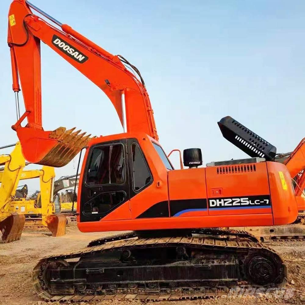 Doosan 225 Гусеничні екскаватори