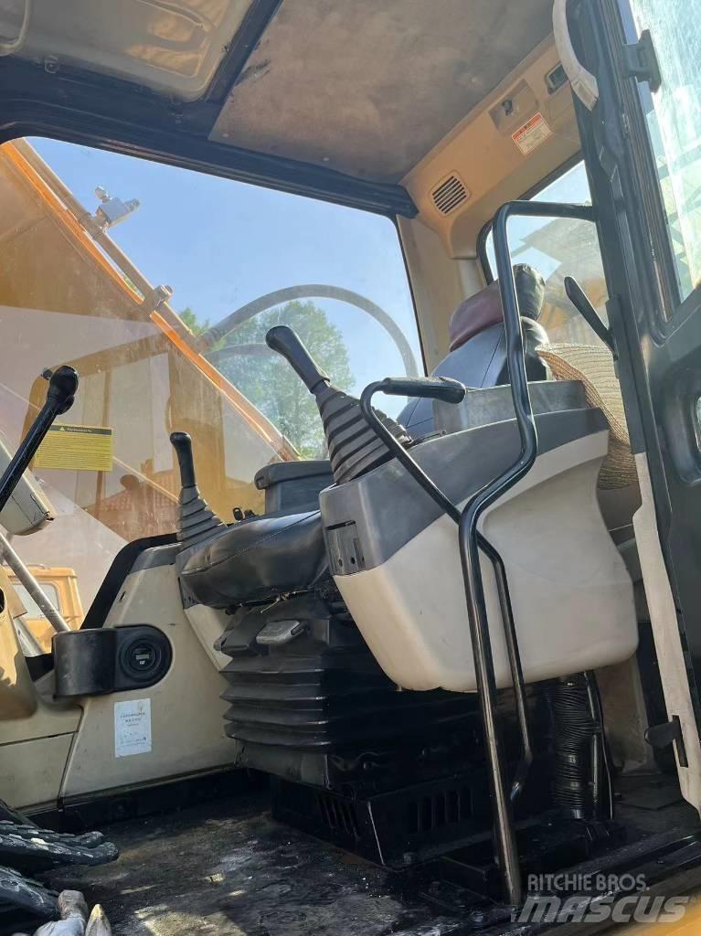 CAT 320 C L Гусеничні екскаватори