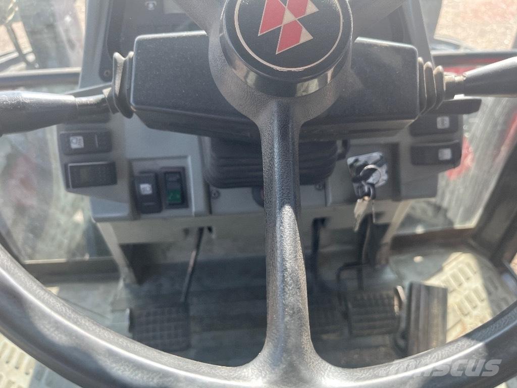 Massey Ferguson 8110 Трактори