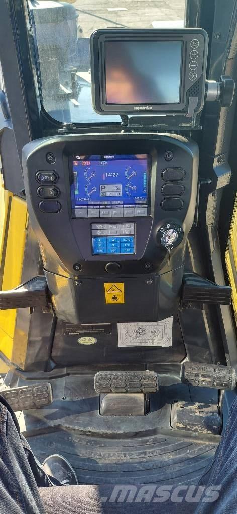 Komatsu D65EXi Гусеничні бульдозери