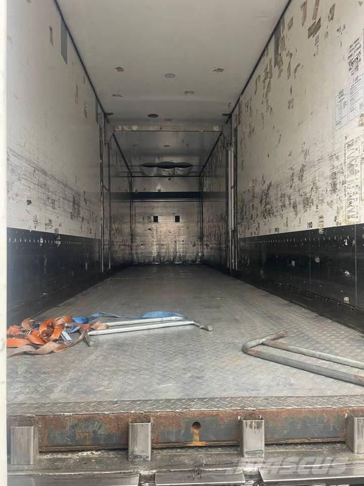 VAK V 4-40 Причепи-рефрижератори