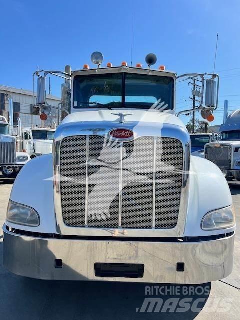 Peterbilt 384 Тягачі