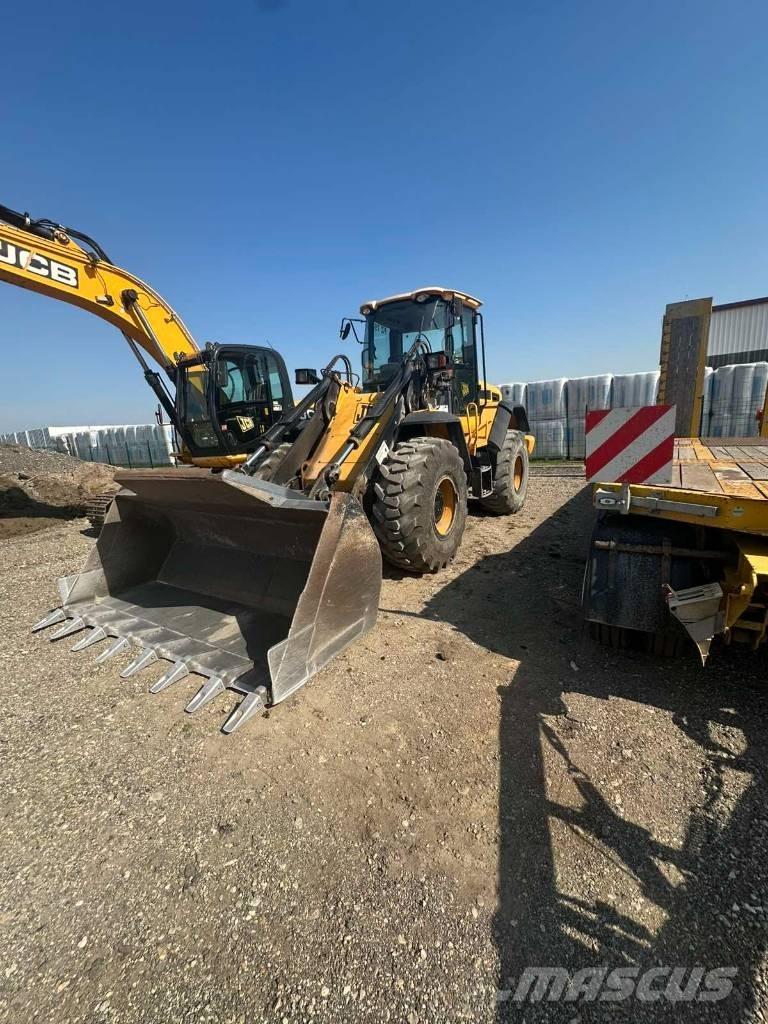 JCB 436 HT Фронтальні навантажувачі
