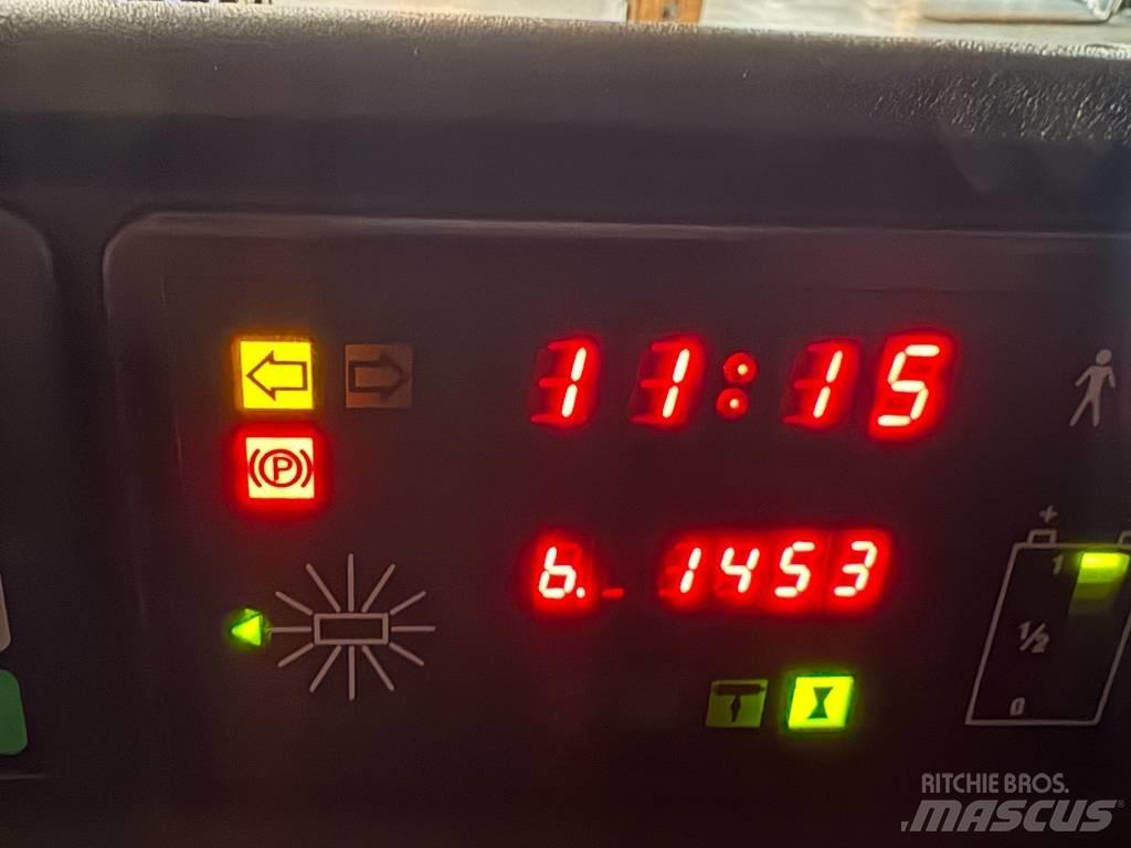 Toyota RRE 140 Річ-трак із високим підйомом