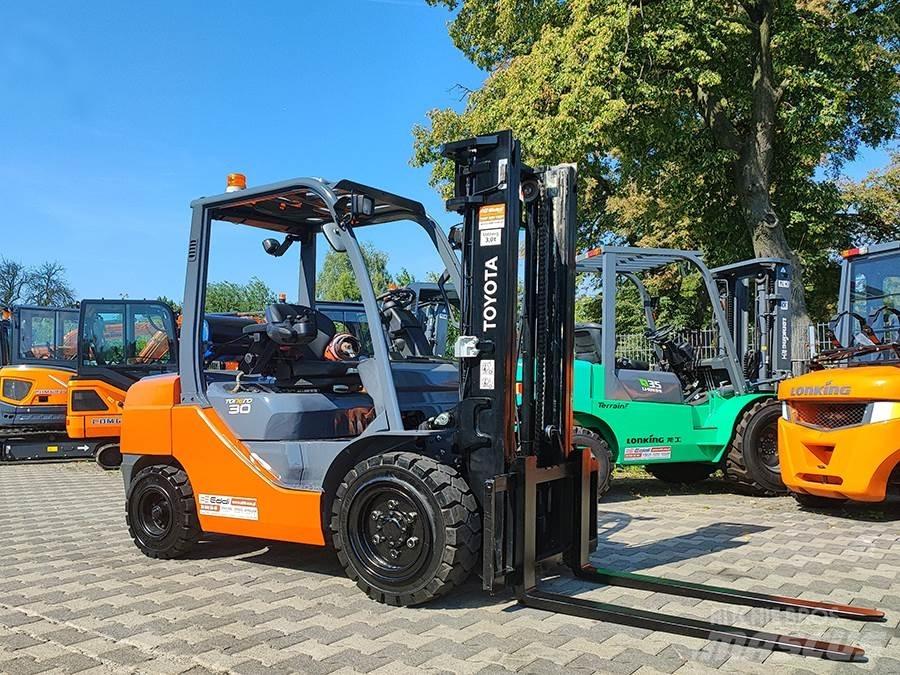 Toyota 02-8FGF30 Газові навантажувачі