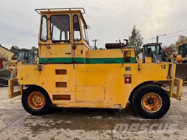 Hamm GRW 15 Пневматичні катки