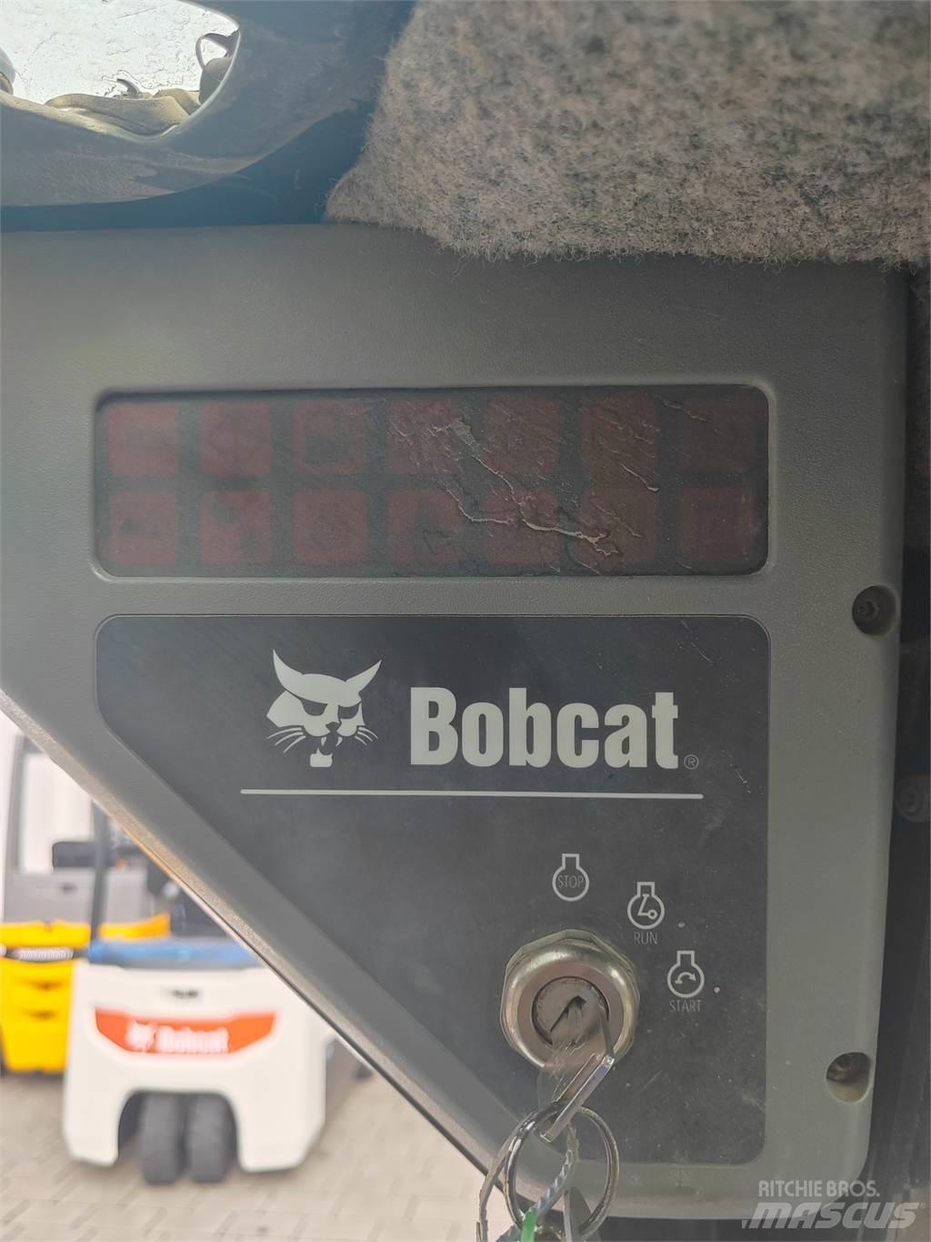 Bobcat T140 Гусеничні екскаватори