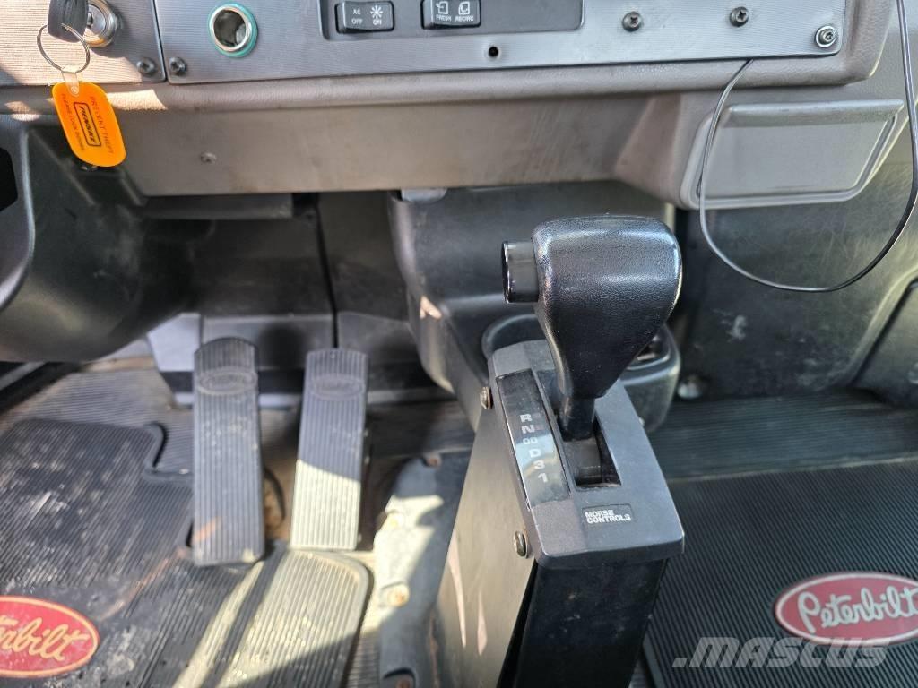 Peterbilt 335 Шасі з кабіною