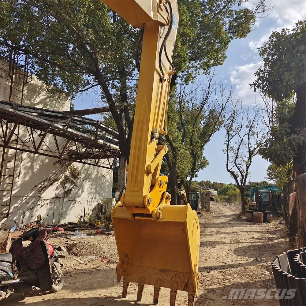 Komatsu PC 240 Гусеничні екскаватори