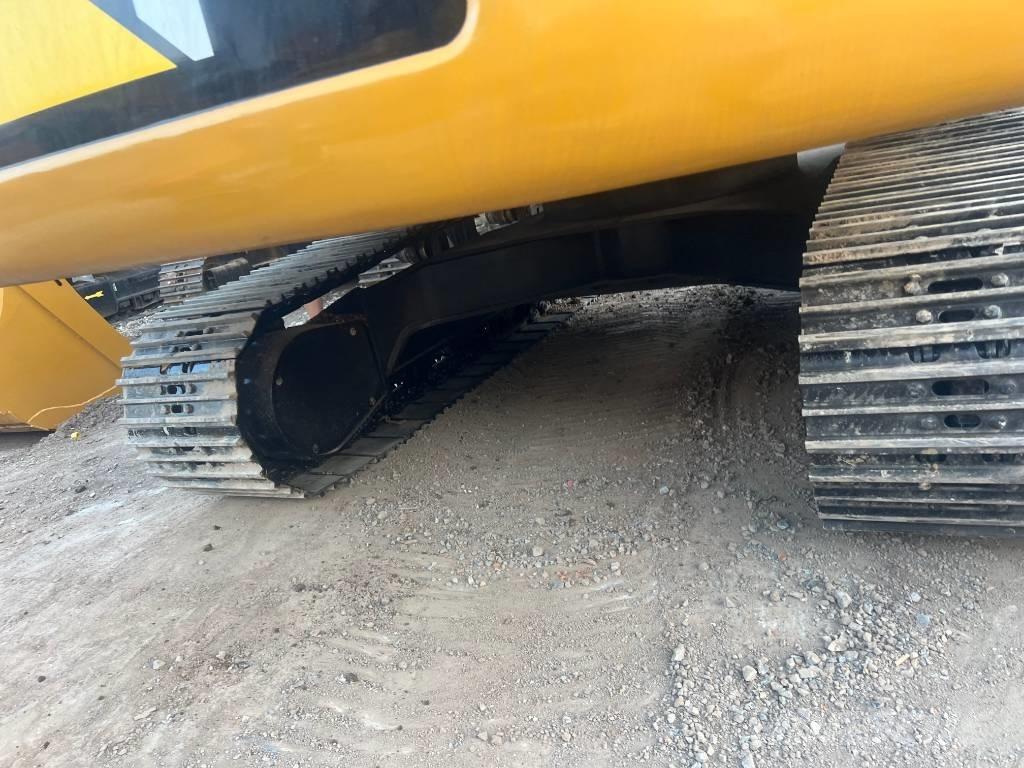 CAT 324 D2L Гусеничні екскаватори