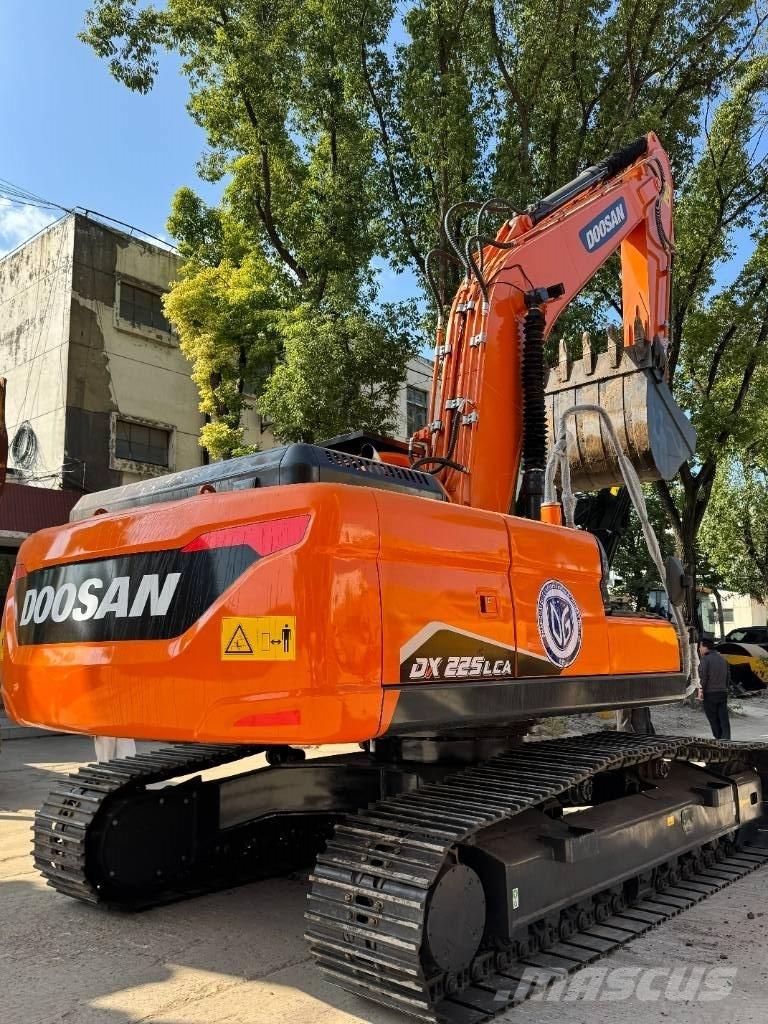 Doosan DX 225 Гусеничні екскаватори