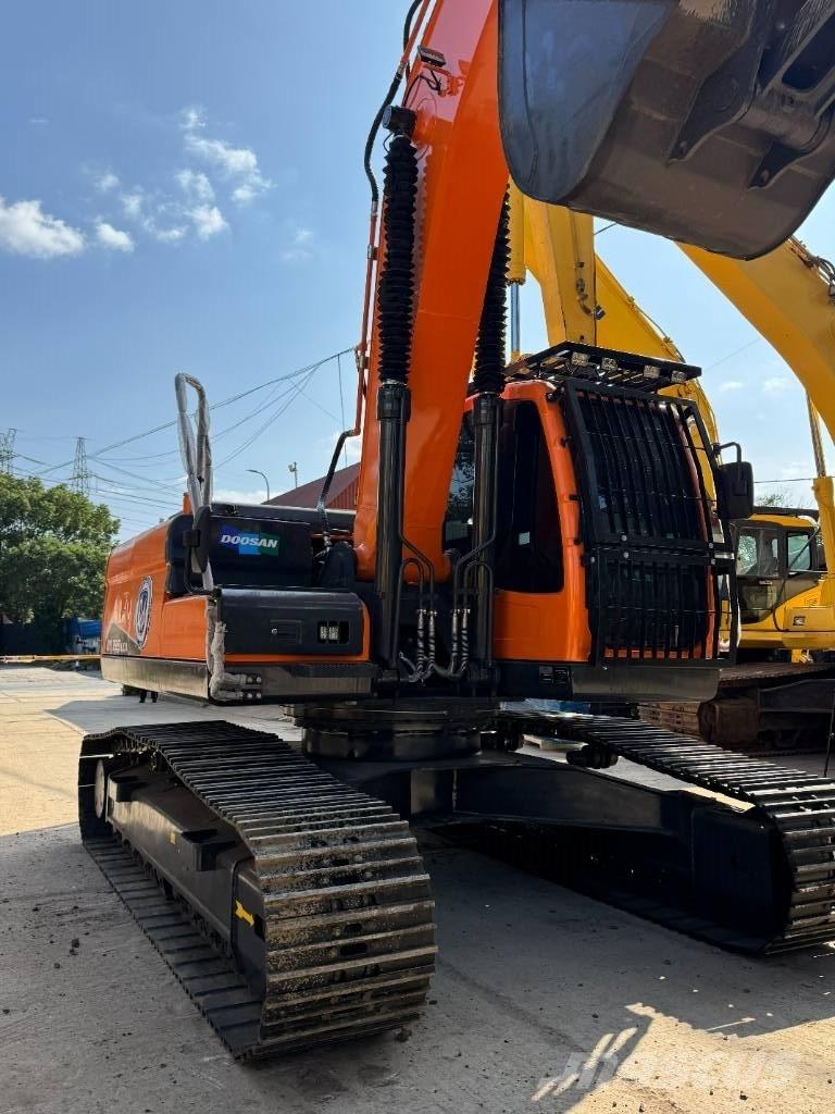 Doosan DX 225 Гусеничні екскаватори