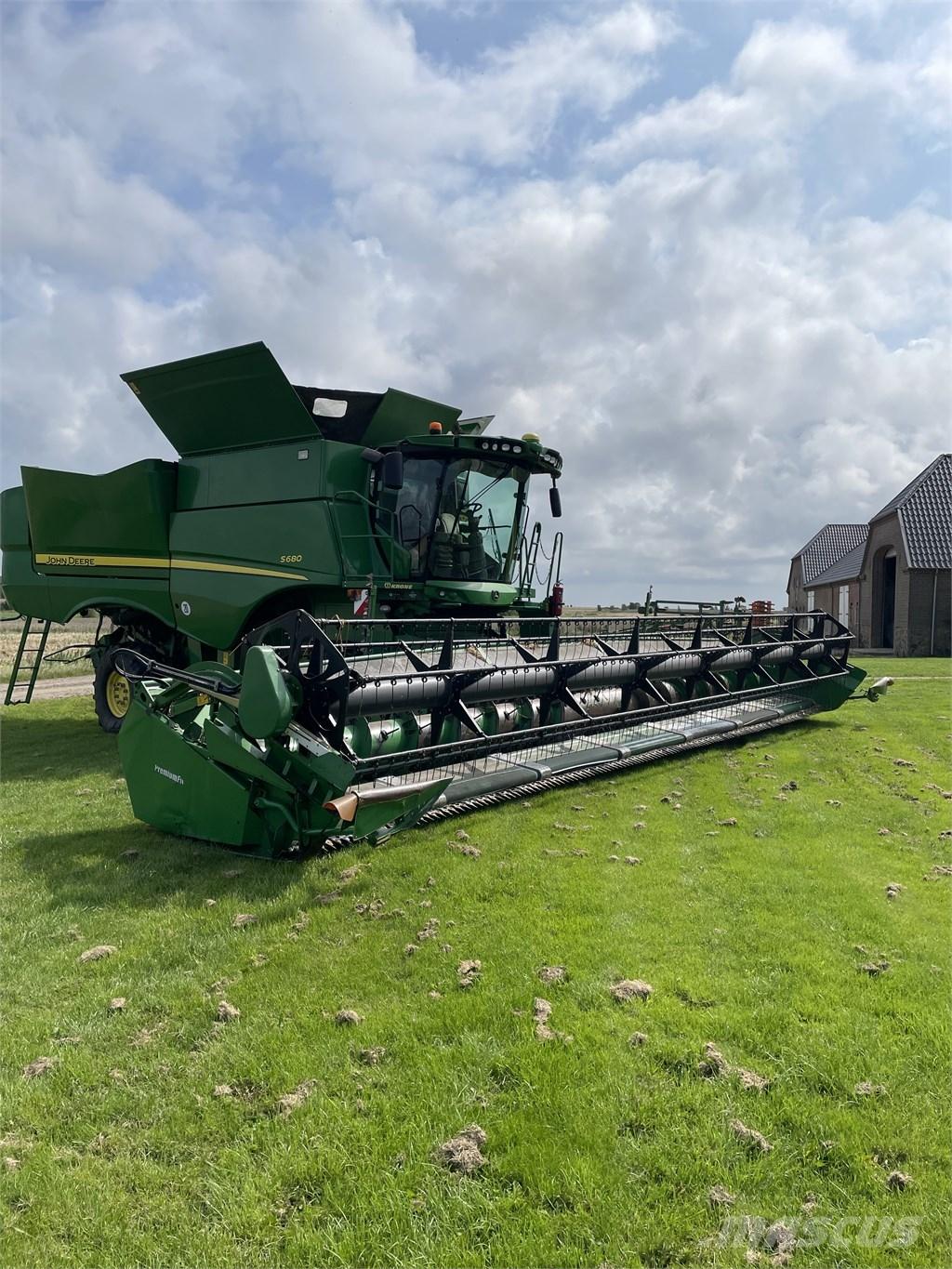 John Deere S 680 Зернозбиральні комбайни