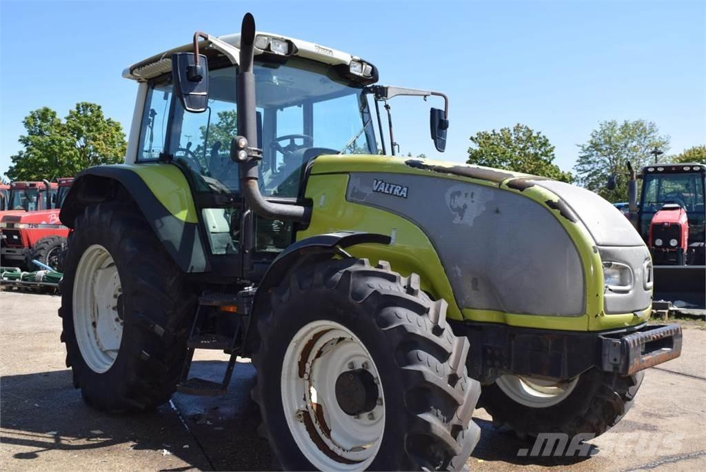 Valtra T120 Трактори