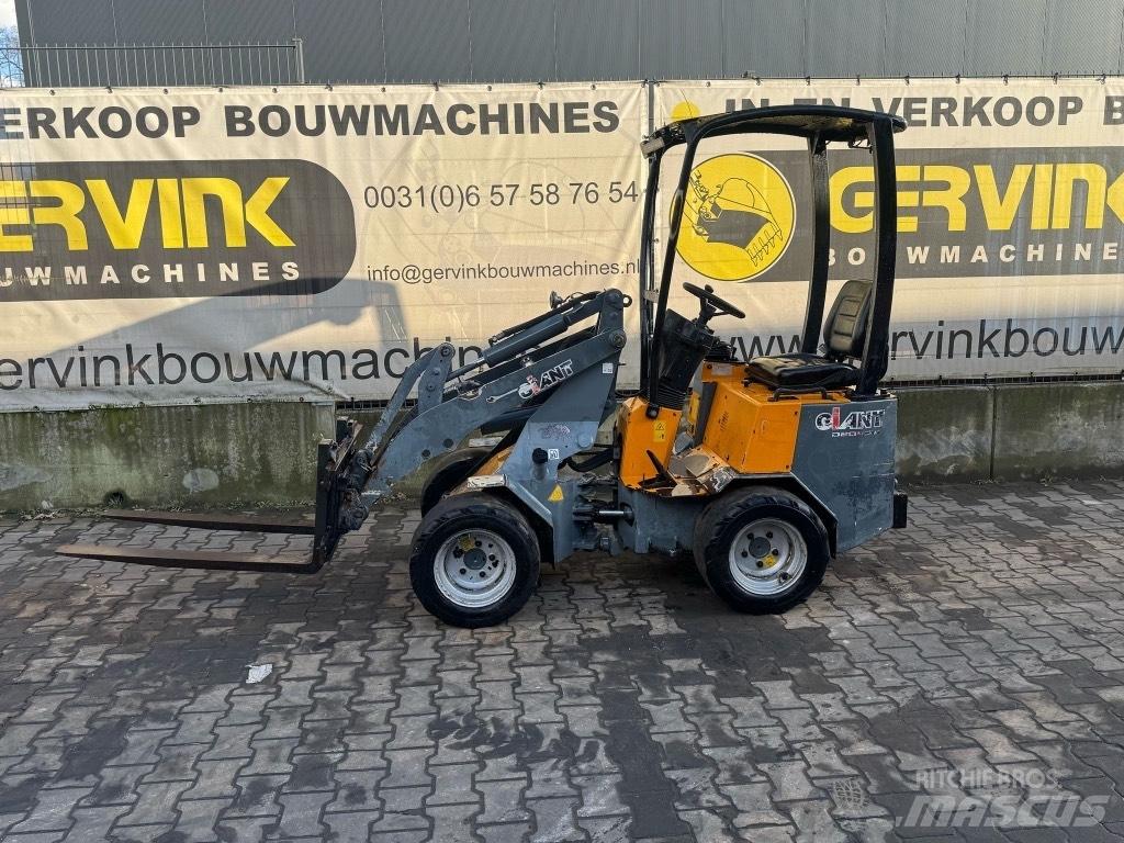 GiANT D 204 SW Малі навантажувачі