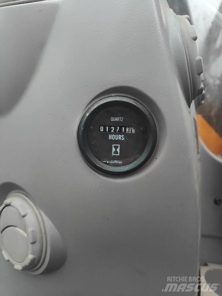 Volvo ECR 235 C L Гусеничні екскаватори
