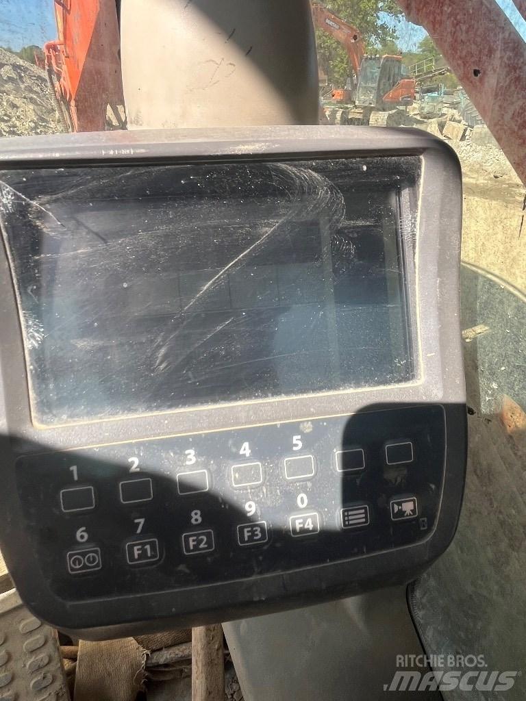 Hitachi ZX 210-3 Гусеничні екскаватори