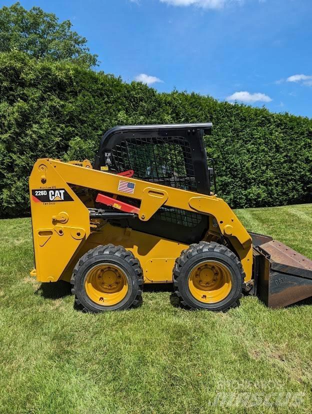 CAT 226 D Міні-навантажувачі