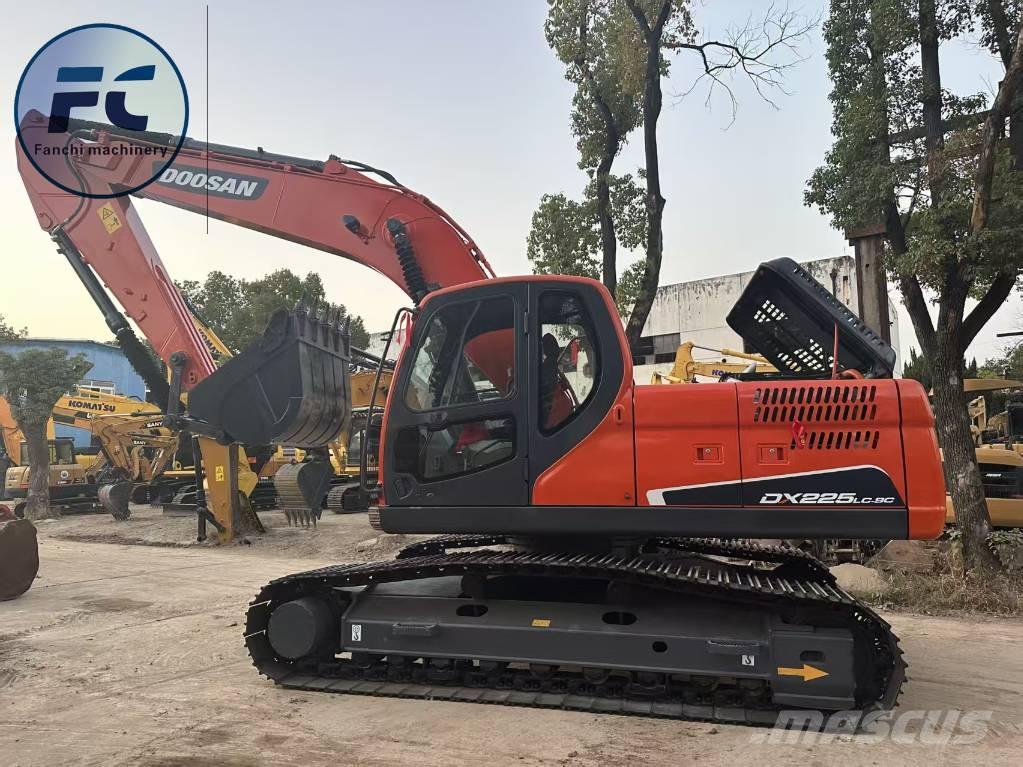 Doosan DX 225 LC Гусеничні екскаватори