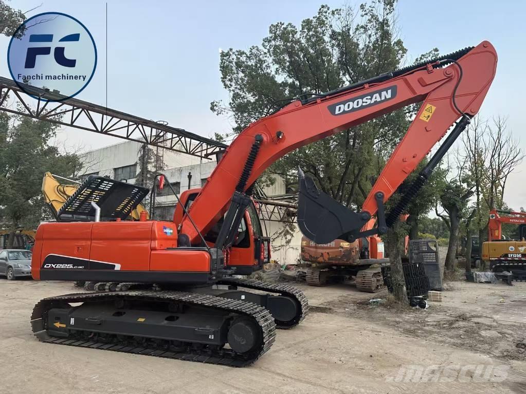 Doosan DX 225 LC Гусеничні екскаватори