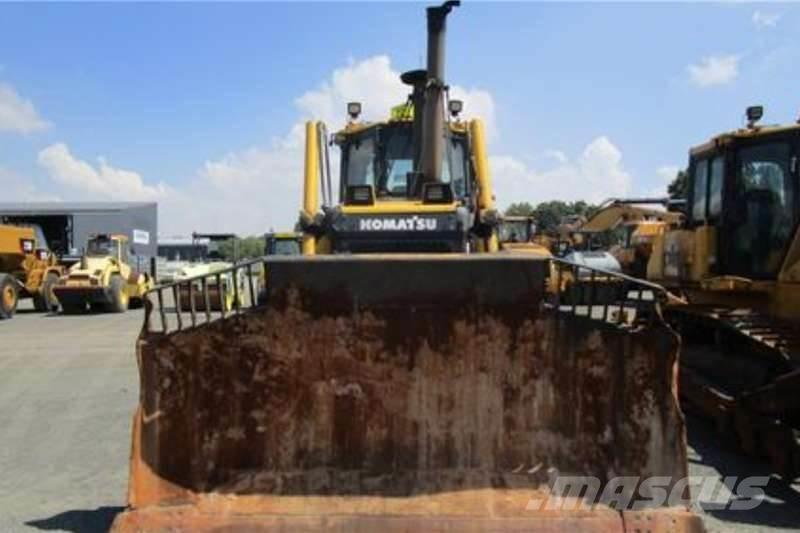 Komatsu D65 EX-16 Гусеничні бульдозери