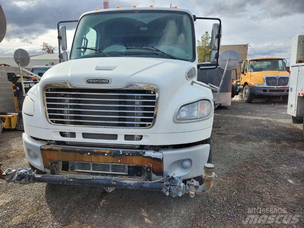 Freightliner M2-106 Поливальні машини