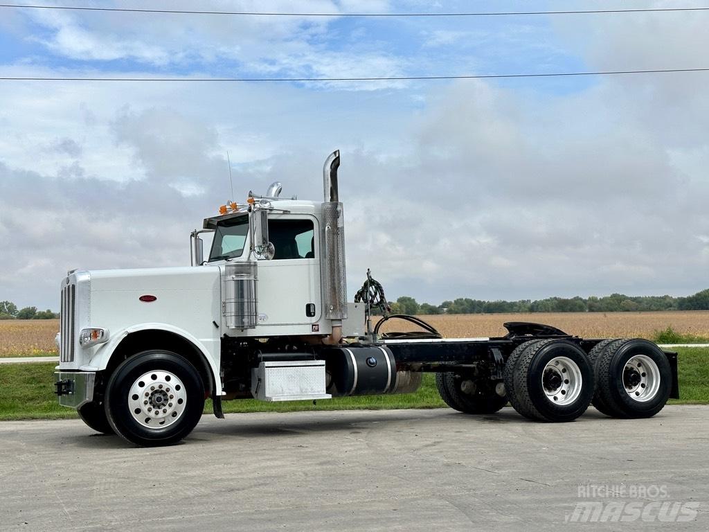Peterbilt 388 Тягачі
