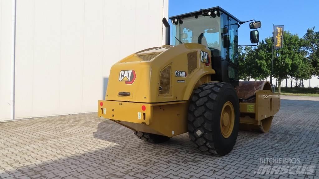 CAT CS74B Грунтові котки
