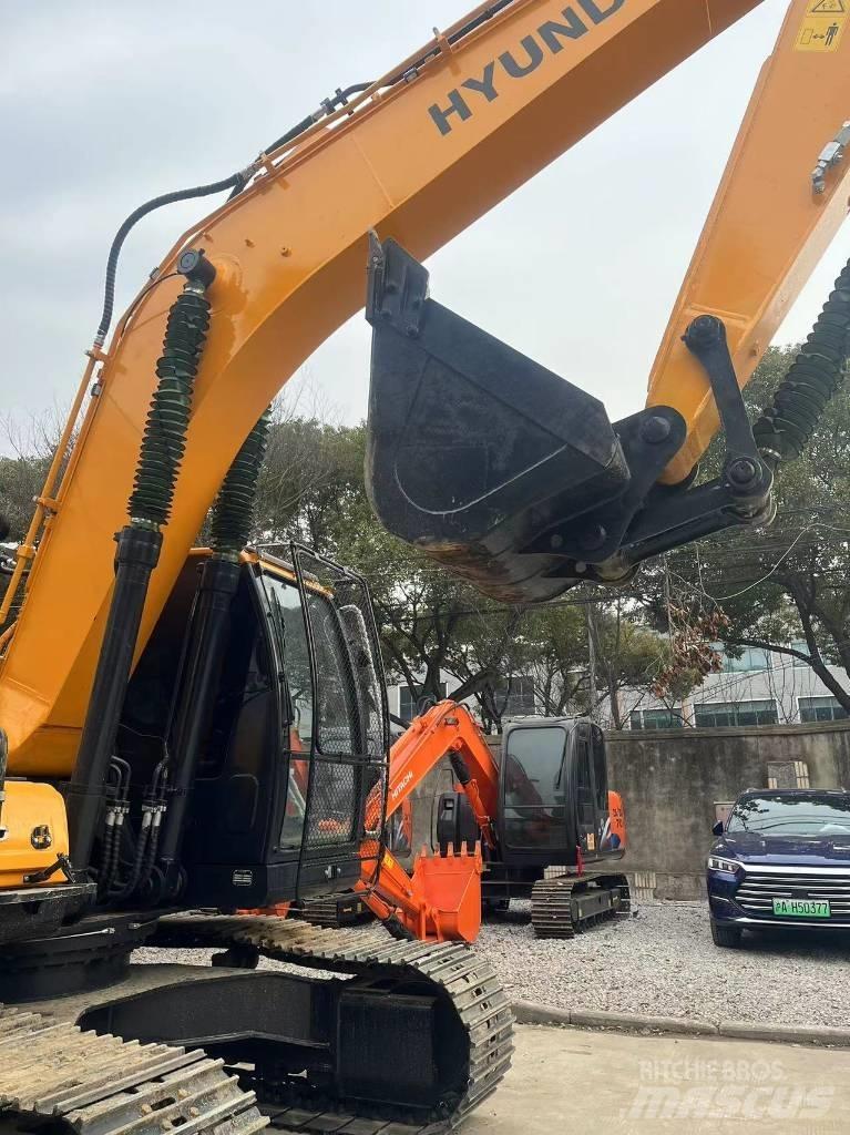 Hyundai R220-9S Колісні екскаватори